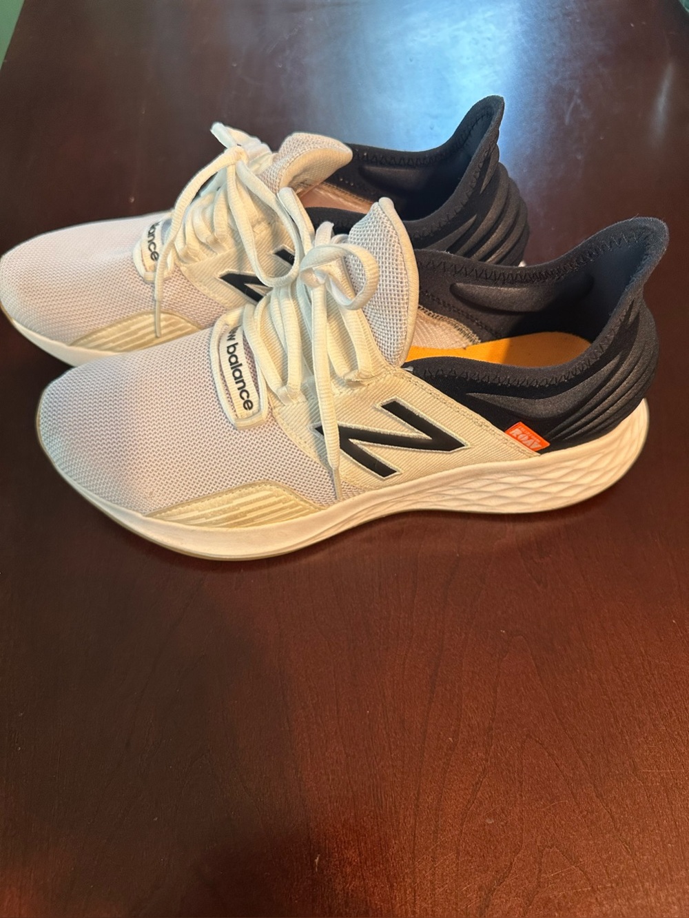 Men’s 8.5 New Balance White and Navy Athletic Sneaker